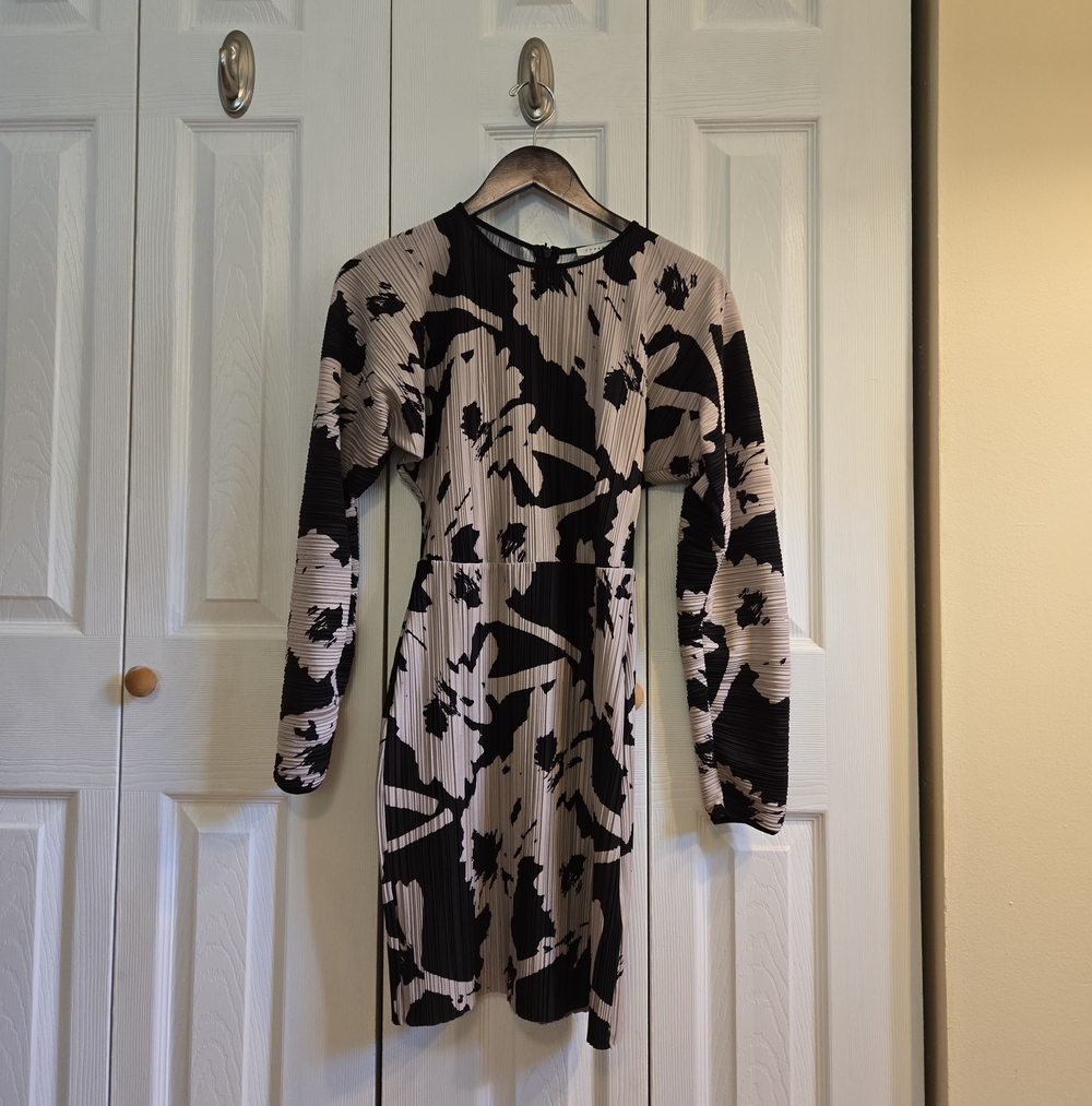 Topshop Black and Cream Floral Ribbed Long-Sleeve Dress